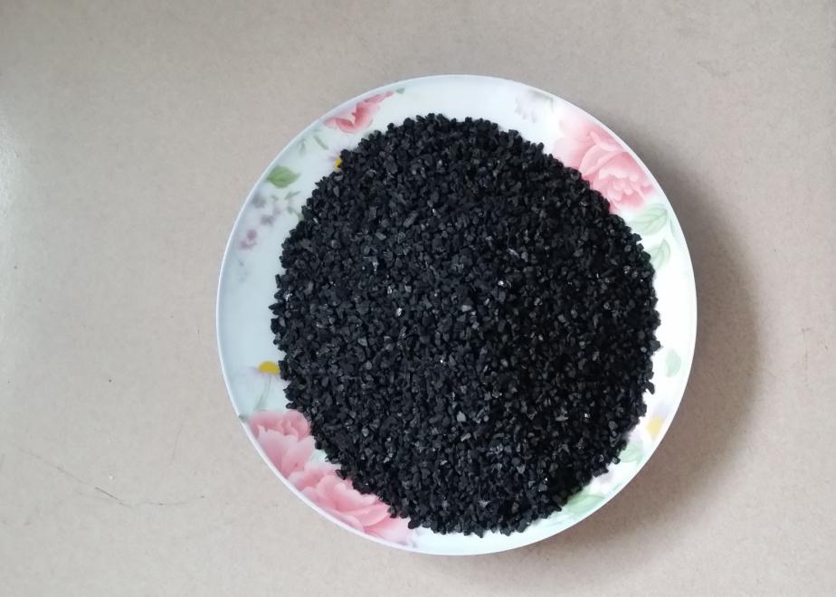 怎么辨別煤質(zhì)顆?；钚蕴?/>
</p>
<p>
    3、測(cè)碘值
</p>
<p>
    <br/>
</p>
<p>
    碘值是檢驗(yàn)煤質(zhì)顆?；钚蕴抠|(zhì)量的主要指標(biāo)，碘值越高，煤質(zhì)顆?；钚蕴康馁|(zhì)量越好，吸附性能越強(qiáng)。在檢測(cè)碘值時(shí)，我們一定要送到專業(yè)的檢測(cè)機(jī)構(gòu)或者活性炭生產(chǎn)廠家。
</p>
<p>
    <br/>
</p>
<p>
    4、看各項(xiàng)技術(shù)指標(biāo)
</p>
<p>
    <br/>
</p>
<p>
    真正的煤質(zhì)顆?；钚蕴炕曳莸?、雜質(zhì)少、氣相吸附值、CTC占**優(yōu)勢(shì)，產(chǎn)品孔徑分布合理，比面積大，吸附能力強(qiáng)，機(jī)械強(qiáng)度高，床層阻力小，化學(xué)穩(wěn)定性能好，易再生，經(jīng)久耐用等優(yōu)點(diǎn)
</p>
<p>
    <br/>
</p>
<p>
    因此在購(gòu)買這種煤質(zhì)顆?；钚蕴康臅r(shí)候，我們要學(xué)會(huì)正確的辨別它的真假與優(yōu)劣，避免上當(dāng)受騙。久誠(chéng)炭業(yè)科技有限公司生產(chǎn)的活性炭，貨源充足，規(guī)格種類齊全，歡迎選購(gòu)。
</p>
<p>
    <br/>
</p></p>
    <p>上一條：<a href=
